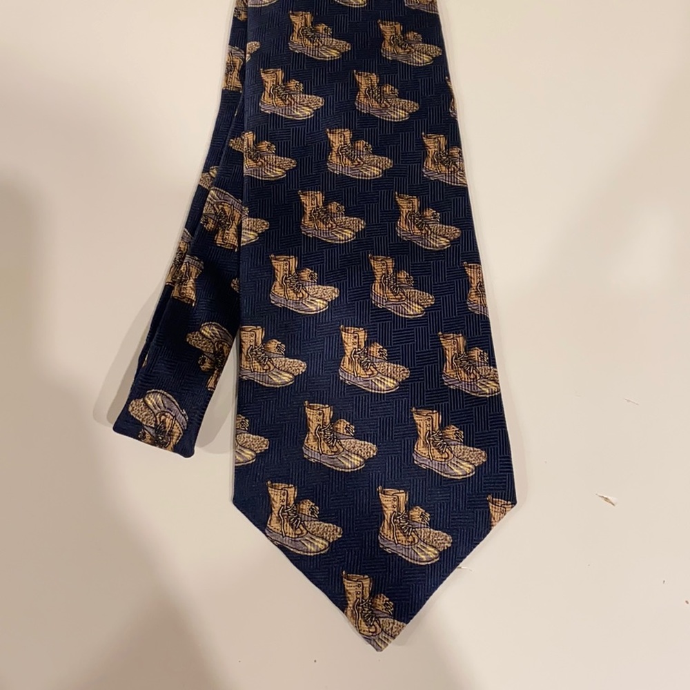 LL Bean Bean Boot tie